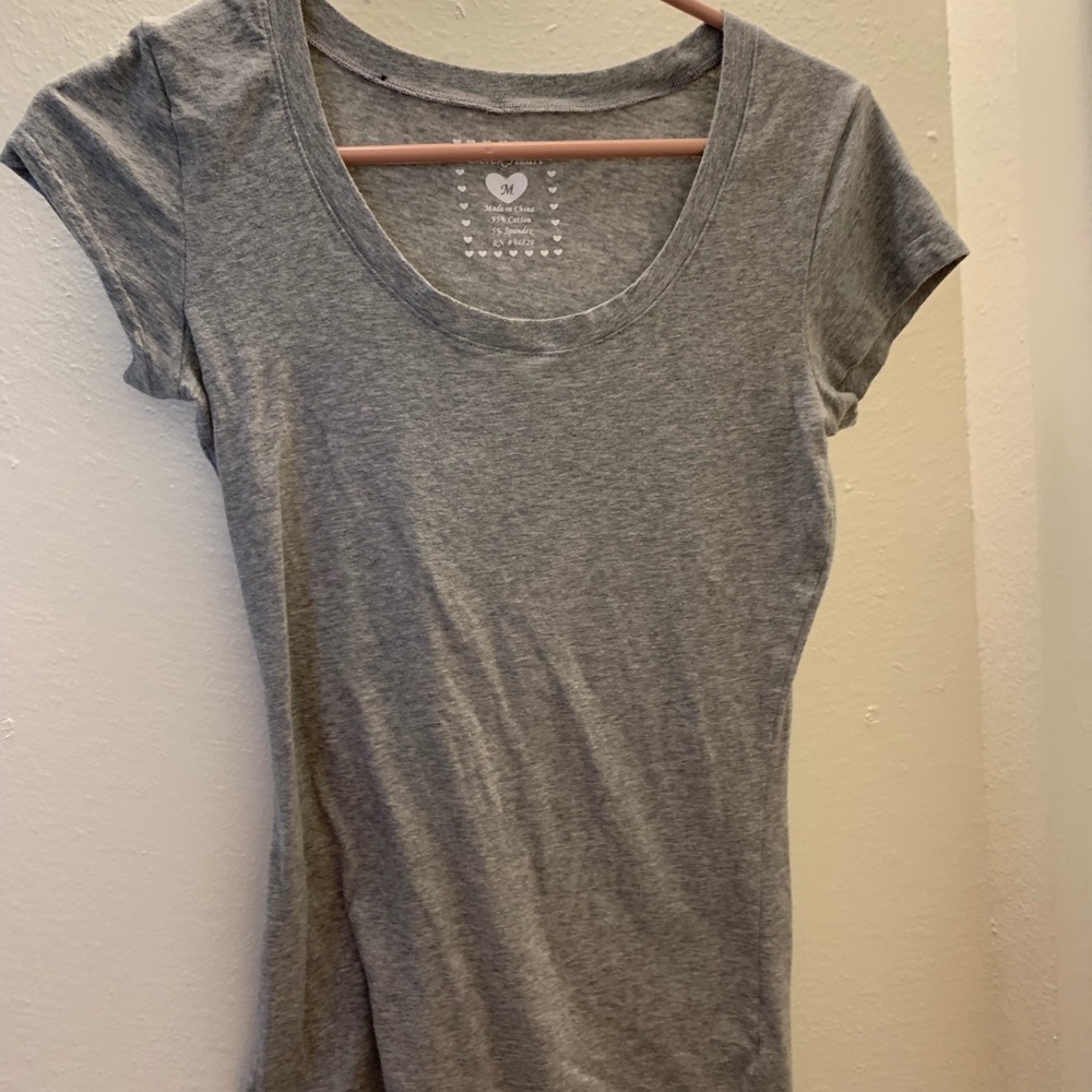 Grey tee shirt